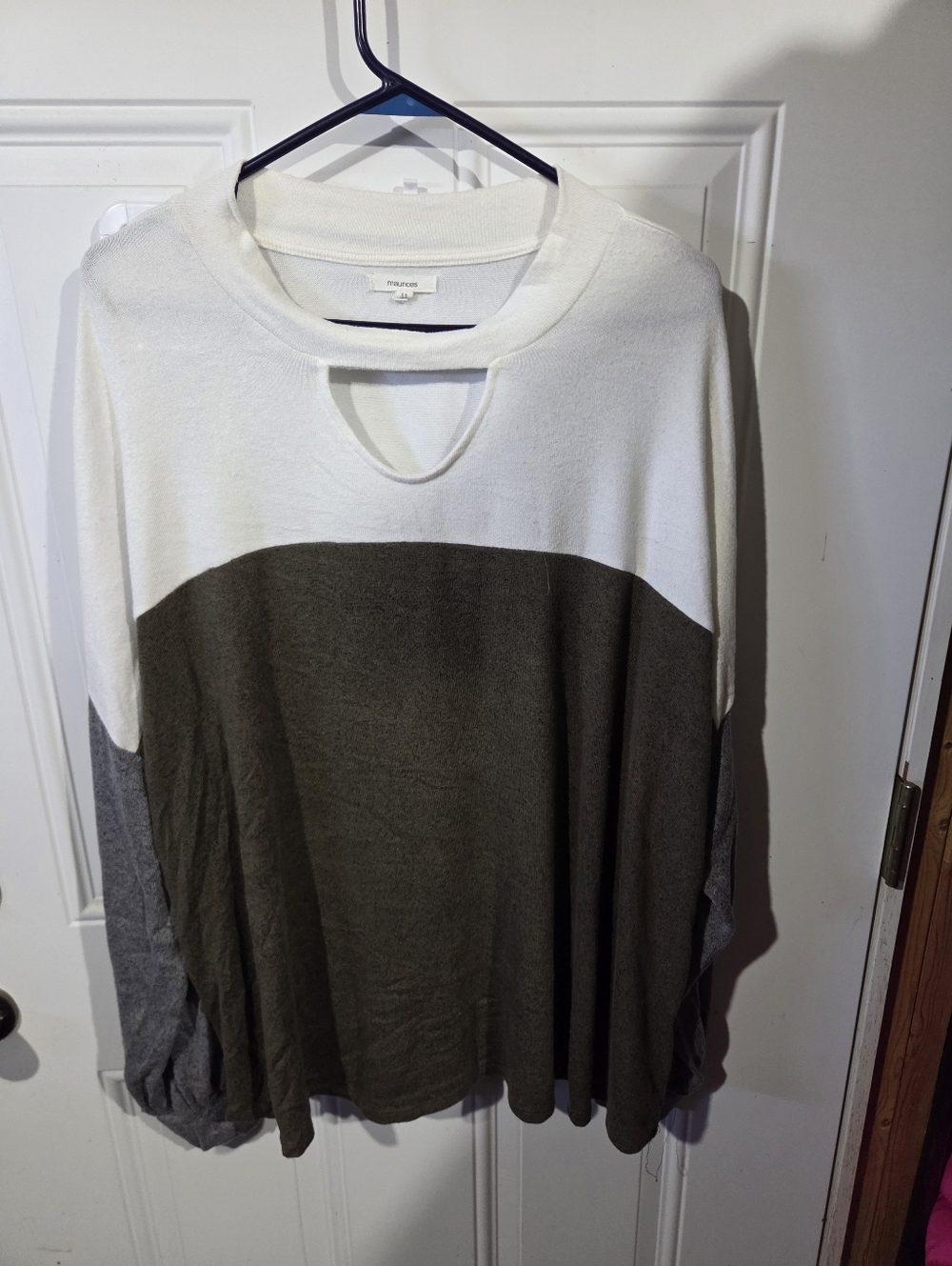 Maurices Three-Tone Keyhole Crewneck Top in White, Olive & Gray